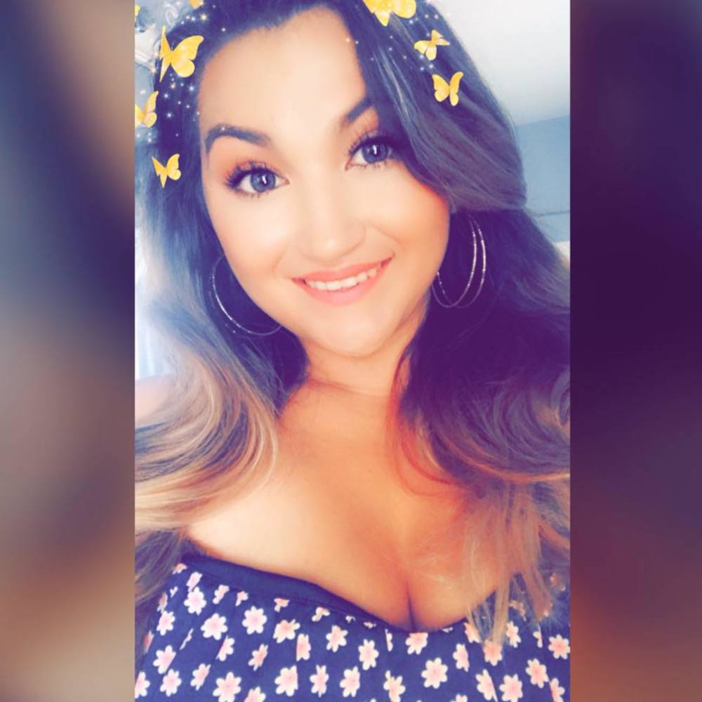 Meet your Posher, Yanira